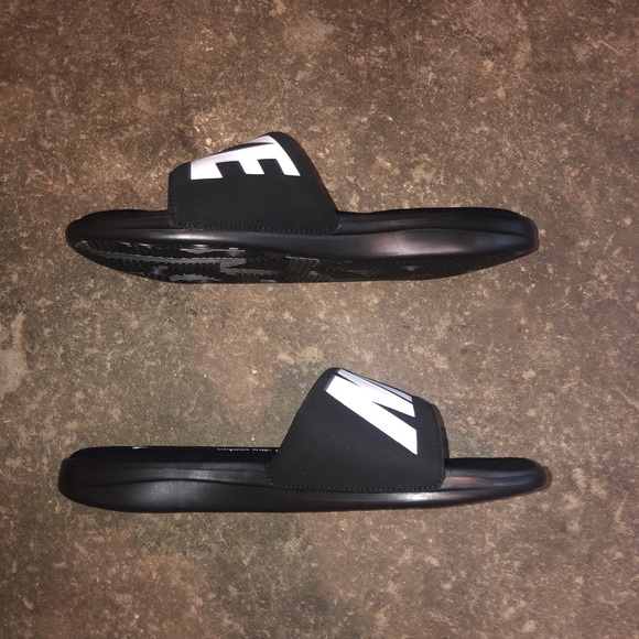 ***SOLD*** Nike Ultra Comfort 3 Slide Black White - Picture 1 of 8